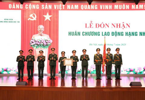 Bệnh viện TWQĐ 108 đón nhận Huân chương lao động hạng Nhì